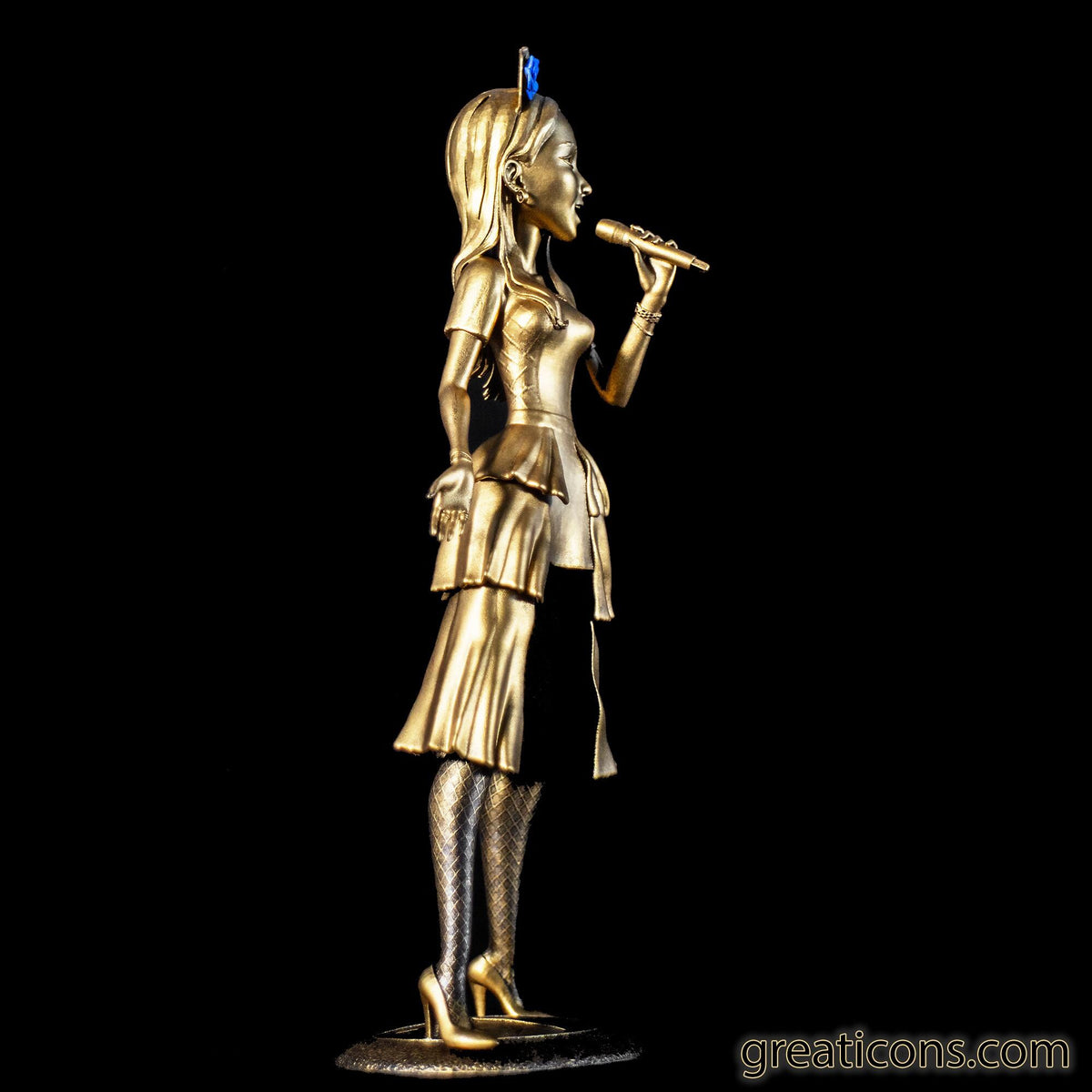 Figurine of Saiki Atsumi from Band-Maid, the rock-star singer (Handmade UV-resin)