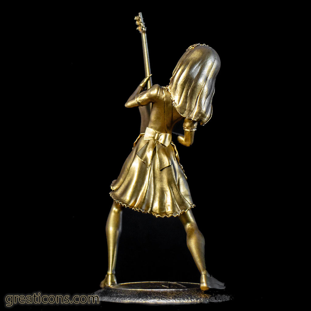 Figurine de Kanami de Band-Maid, la guitariste soliste rock-star (Fait main, résine UV)