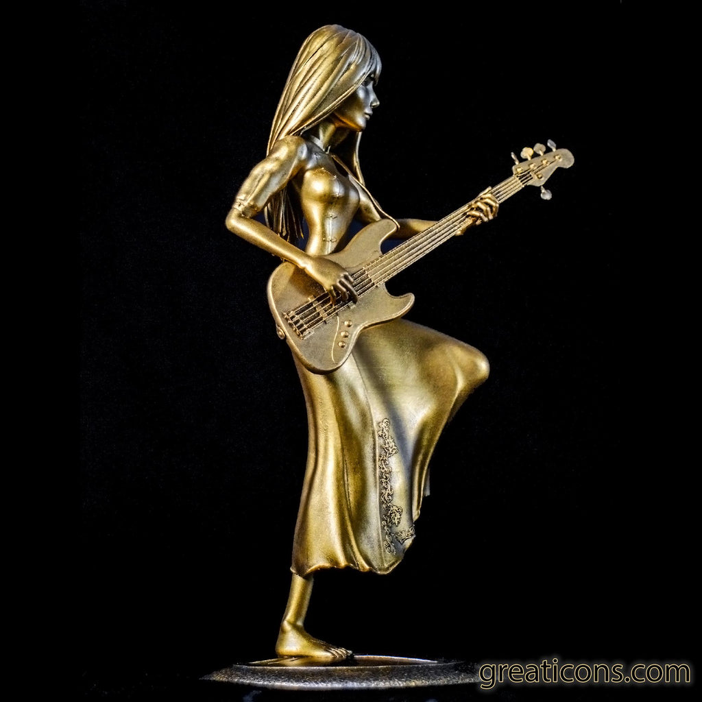 Statuette de Misa (Band-Maid) avec frange, la bassiste rock star (faite main, résine UV)