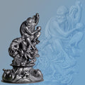 Statue de Bodhidharma, moine bouddhiste et fondateur du zen, jouant avec un dragon. (Fait main, résine UV)