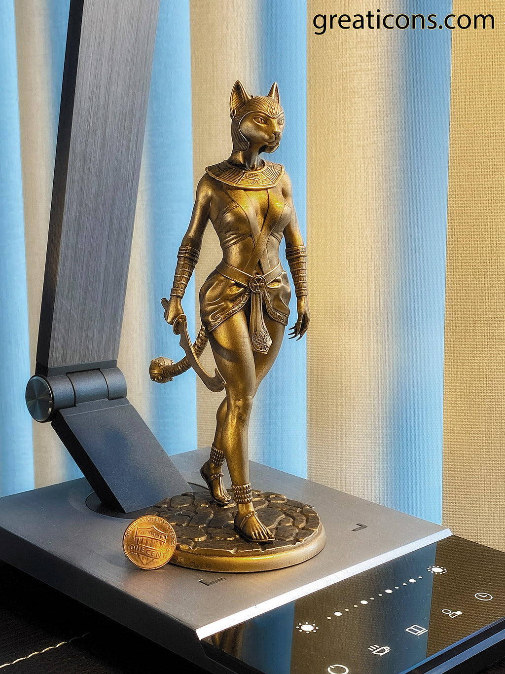 Statue de Bastet (Bast), déesse égyptienne antique de la beauté, de la fertilité, de la musique et des arts. (Fait main, résine UV)
