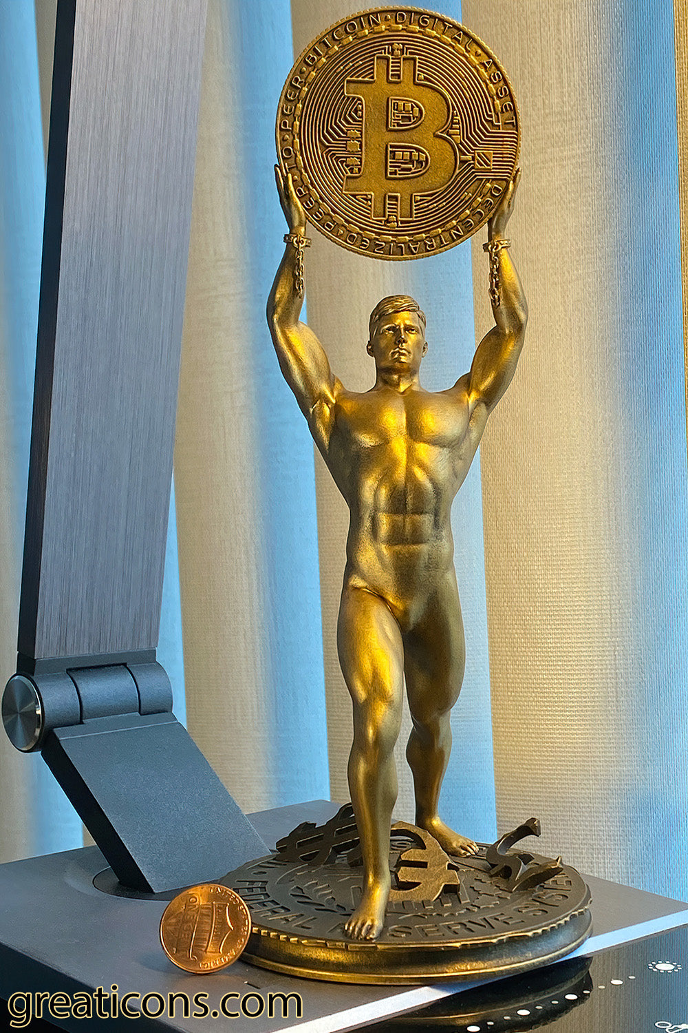 Statue de l'homme Bitcoin, or numérique crypto, symbole de liberté financière. (Fait main, résine UV)