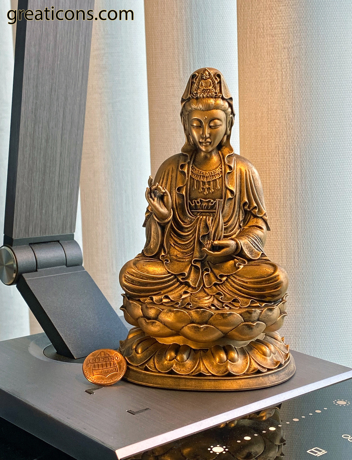 Kwan Yin Avalokiteshvara Statue, Bodhisattva of Compassion, Goddess of Mercy. (Handmade, UV-resin)