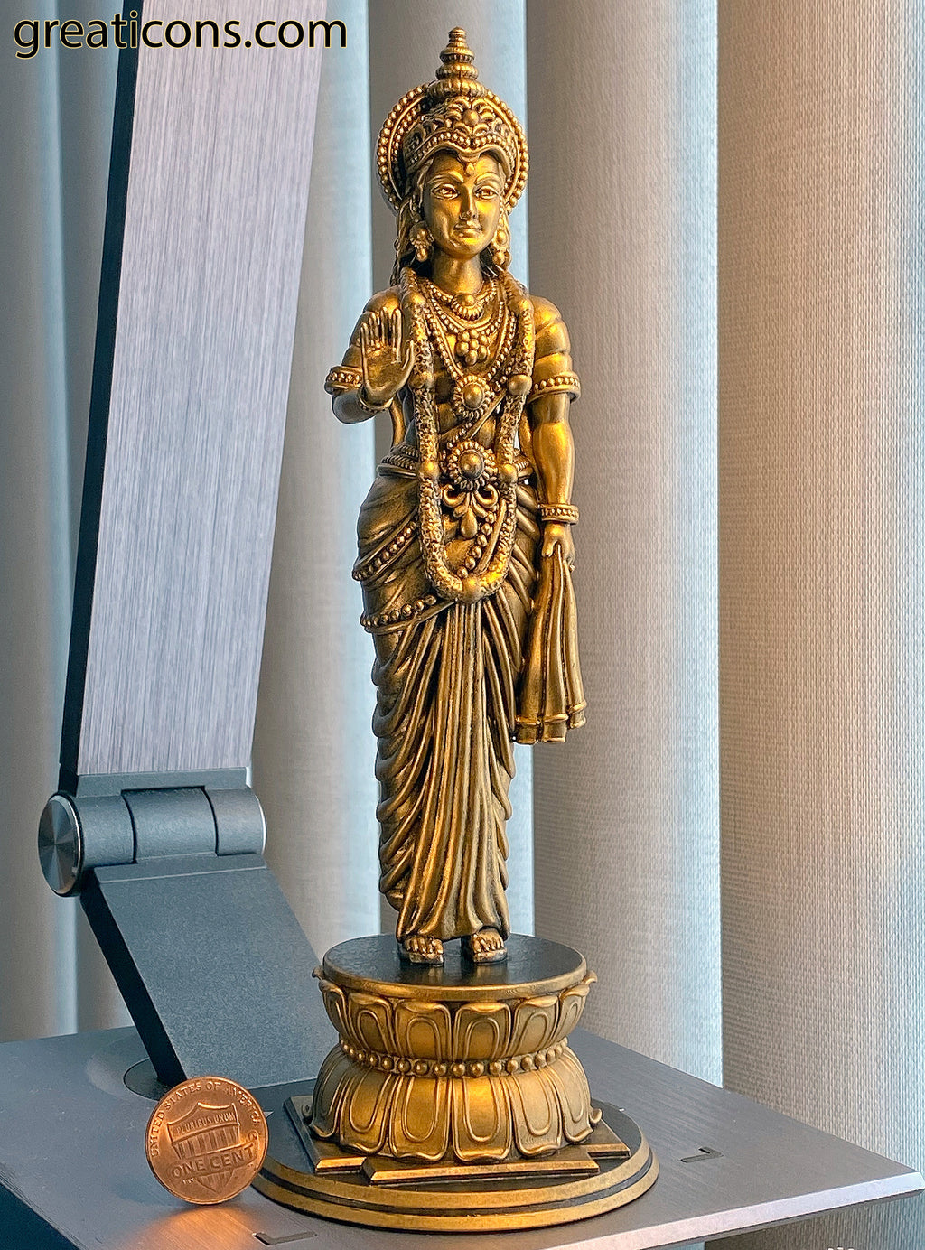 Statue de Shri Sita, épouse du Seigneur Ram dans l'épopée du Ramayana. Avatar de la déesse Lakshmi. (Faite à la main, résine UV)