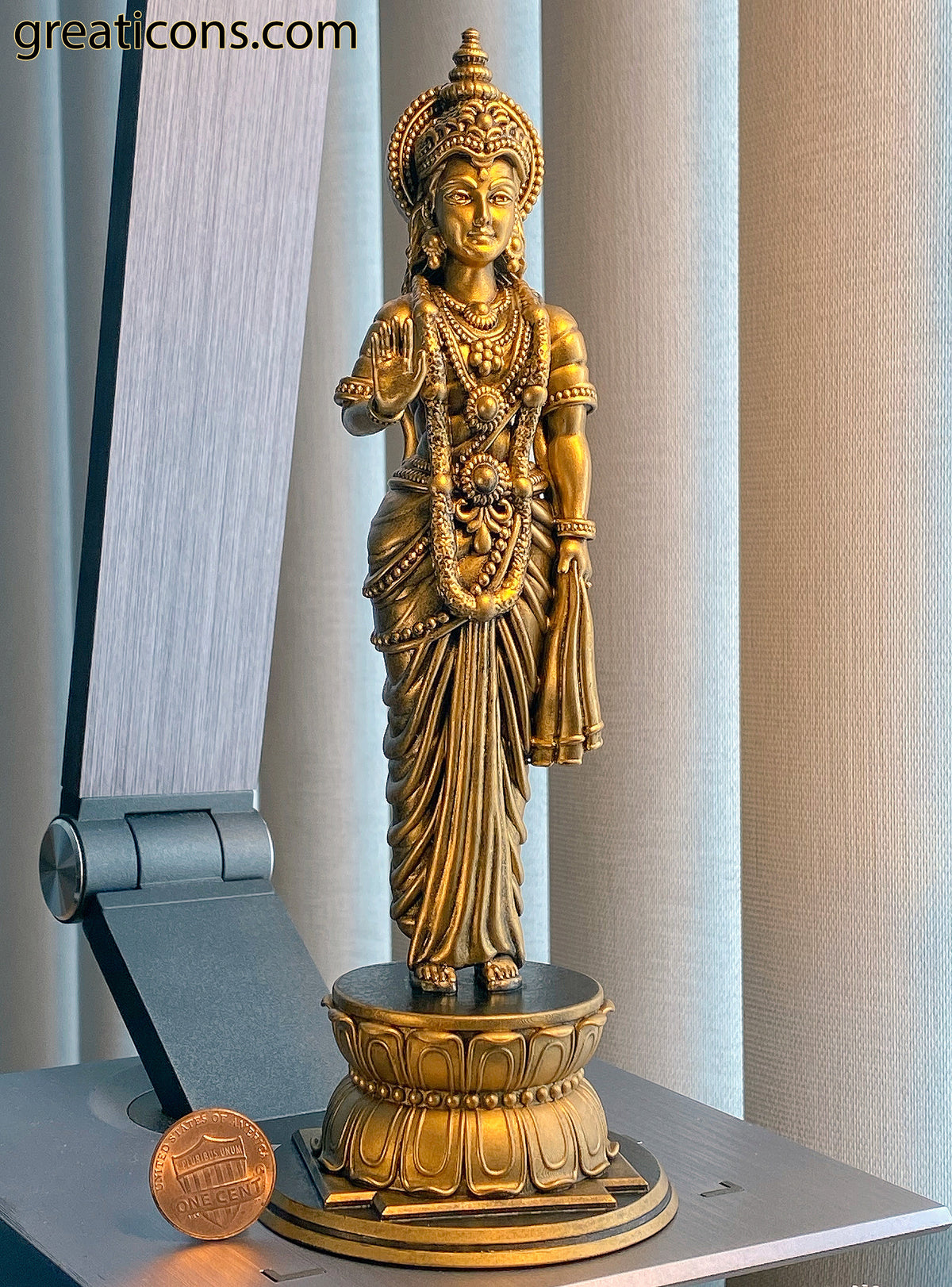 Statue de Shri Sita, épouse du Seigneur Ram dans l'épopée du Ramayana. Avatar de la déesse Lakshmi. (Faite à la main, résine UV)