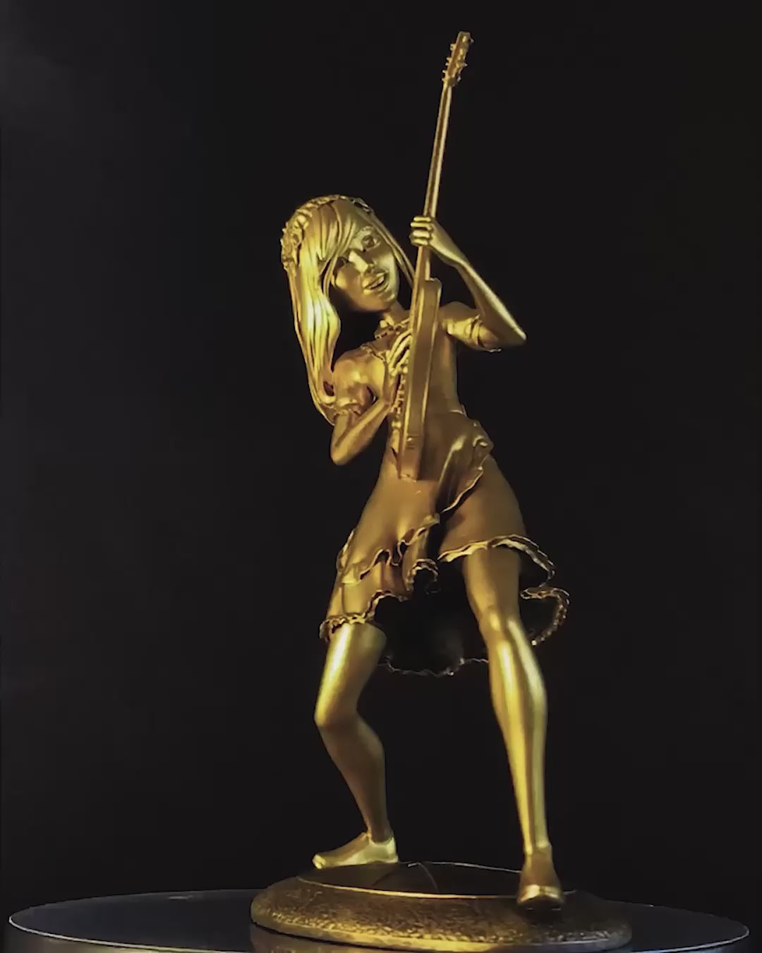 Figurine de Kanami de Band-Maid, la guitariste soliste rock-star (Fait main, résine UV)