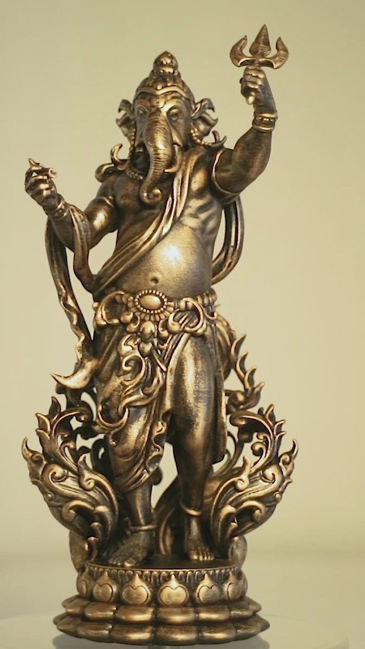 Statue du Seigneur Ganesha debout, dieu à tête d’éléphant des nouveaux départs. (Fait main, résine UV)